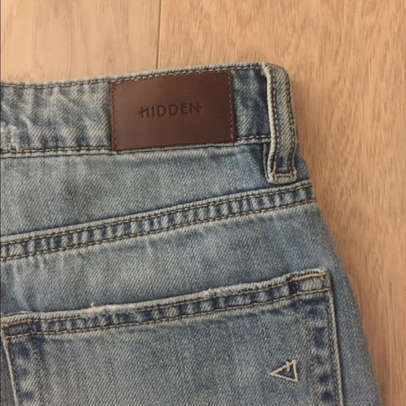 Light wash denim shorts - Picture 3 of 5